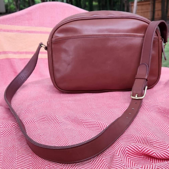 Coach Handbags - Coach vintage‎ cocoa brown leather Camera Bag (Lightweights collection)